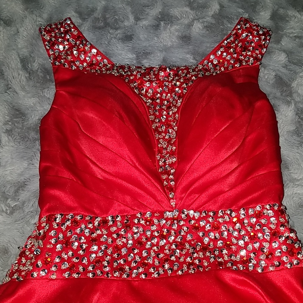 Royal Red Prom dress❤💫 - Picture 4 of 4